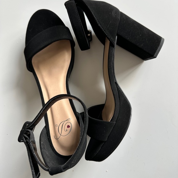 Black strappy heels - Picture 4 of 4